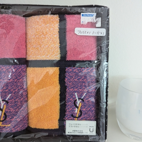 Authentic YSL Yves Saint Laurent Face and Hand Towel Set BRAND NEW IN BOX - Picture 2 of 8